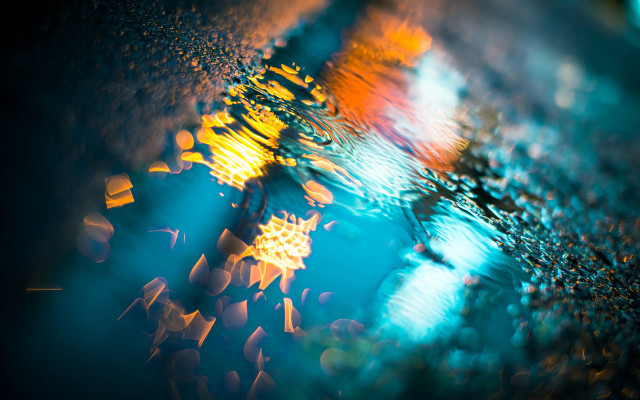 Street light reflection puddle night free wallpaper for desktop - medium preview image