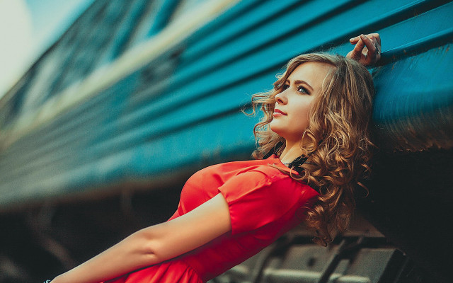 Woman blonde curly hair train free wallpaper for desktop - medium preview image