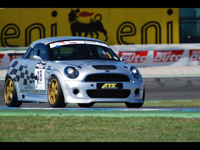 White car race track checkered free wallpaper for desktop - medium preview image