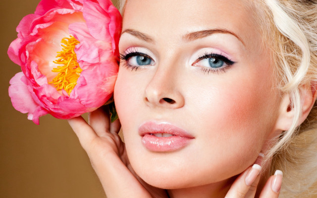 Woman flower pink portrait realistic free wallpaper for desktop - medium preview image