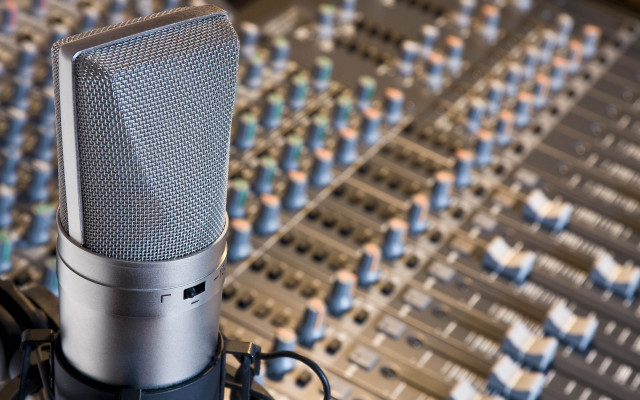 Microphone soundboard studio blur bokeh free wallpaper for desktop - medium preview image