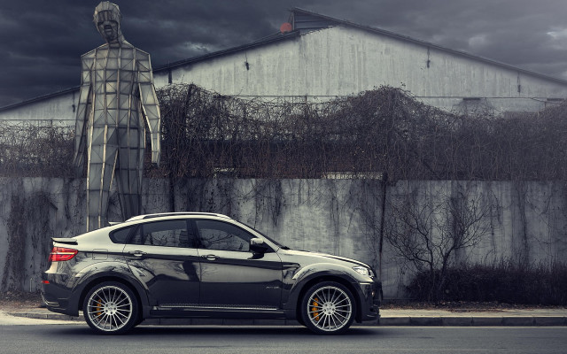 Car statue building fence outdoors free wallpaper for desktop - medium preview image