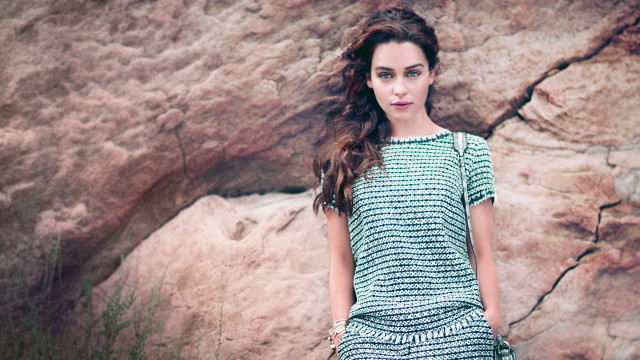 Woman frisbee rockformation outdoors impressionist free wallpaper for desktop - medium preview image