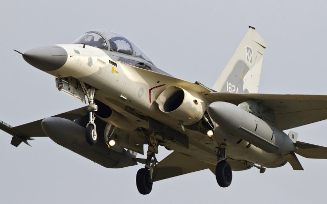 Jet landing gear sky pilot free wallpaper for desktop - medium preview image