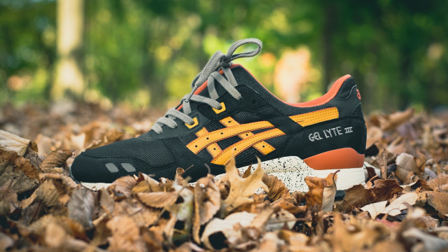 Black yellow shoe leaves background free wallpaper for desktop - medium preview image