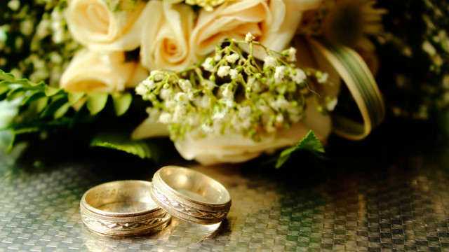 Wedding rings flower bouquet bokeh free wallpaper for desktop - medium preview image