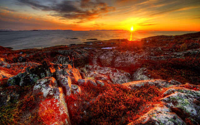 Sunset rocky beach mossy shore #2 free wallpaper for desktop - medium preview image