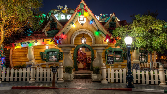 House lights picket fence night free wallpaper for desktop - medium preview image