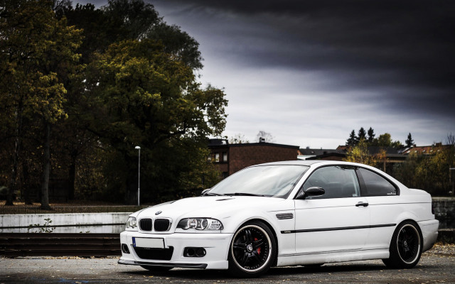 White car forest building night free wallpaper for desktop - medium preview image