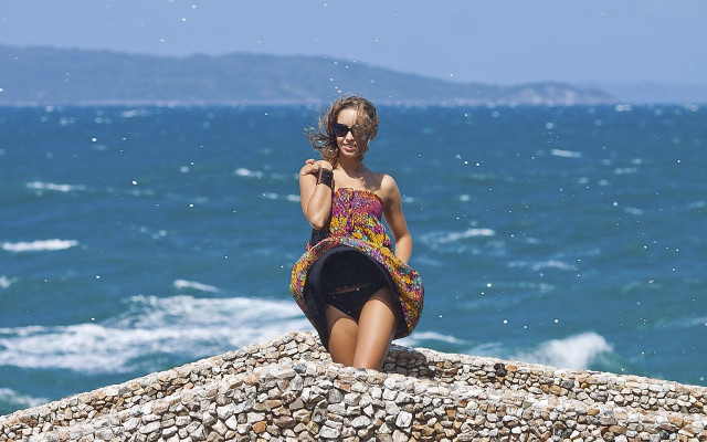 Woman ocean rock hat sunglasses free wallpaper for desktop - medium preview image