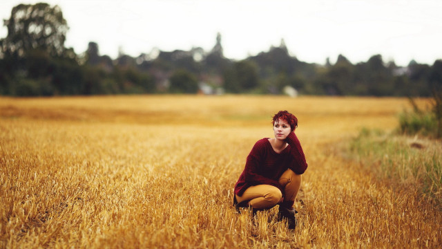 Woman kneeling wheat field red free wallpaper for desktop - medium preview image