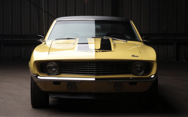 Yellow car black stripe ultrafine free wallpaper for desktop - medium preview image
