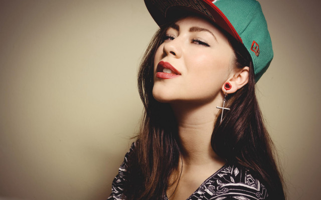 Beautiful woman hat cross necklace free wallpaper for desktop - medium preview image