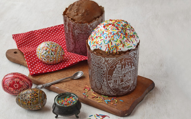 Wooden tray two cakes frosting free wallpaper for desktop - medium preview image