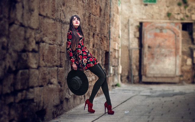 Woman black hat dress portrait free wallpaper for desktop - medium preview image