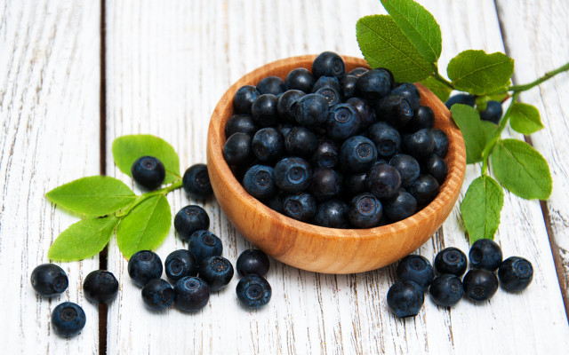 Wooden bowl blueberries green leaves #3 free wallpaper for desktop - medium preview image