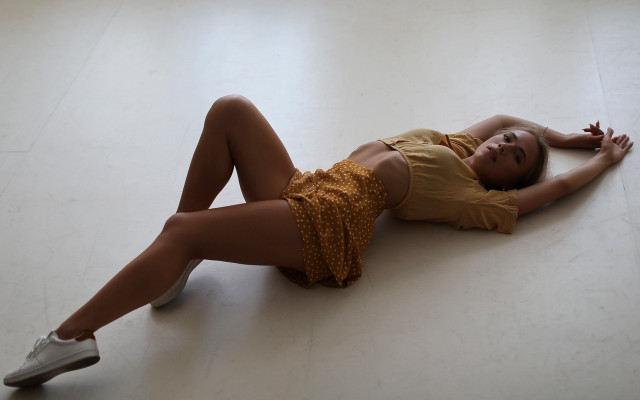 Woman laying arabesque leopard polka free wallpaper for desktop - medium preview image