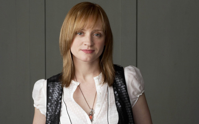 Woman black vest white shirt free wallpaper for desktop - medium preview image