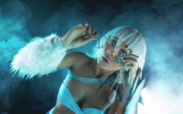 Woman bikini glasses feathered armband free wallpaper for desktop - medium preview image