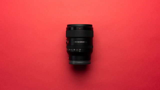 Camera lens red background new free wallpaper for desktop - medium preview image