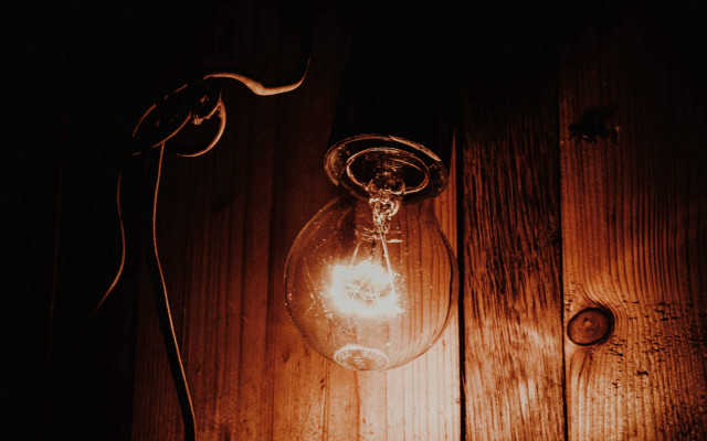 Light bulb wooden wall dark free wallpaper for desktop - medium preview image