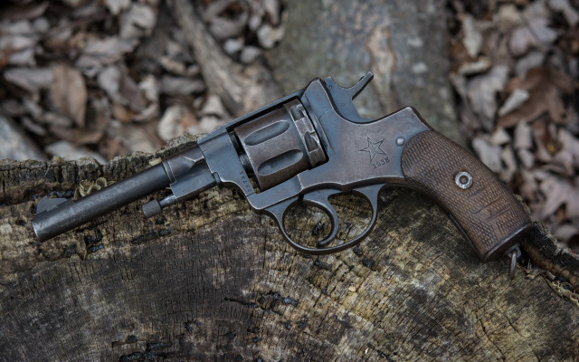 Gun stump wooden handle black free wallpaper for desktop - medium preview image