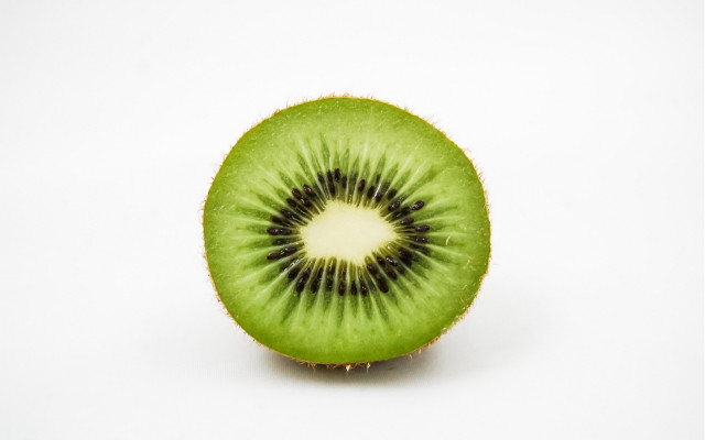 Kiwi halved superflat gradient white free wallpaper for desktop - medium preview image