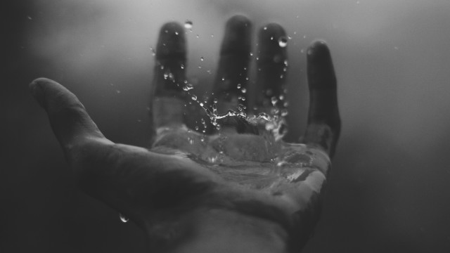 Hand glass water bubbles light free wallpaper for desktop - medium preview image