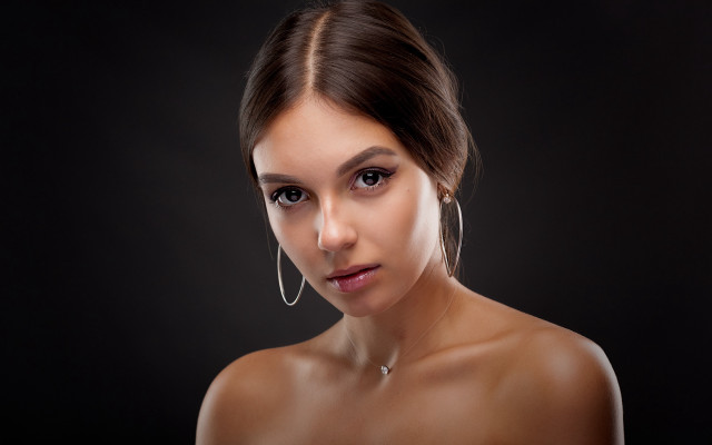 Woman hoop ears black white free wallpaper for desktop - medium preview image