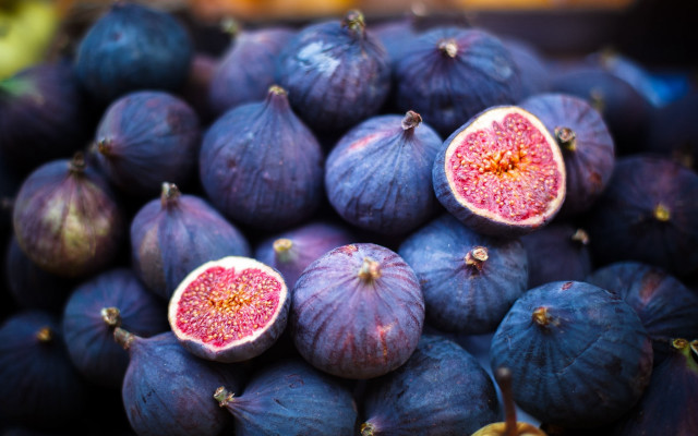 Figs pile cutout fruit macro free wallpaper for desktop - medium preview image
