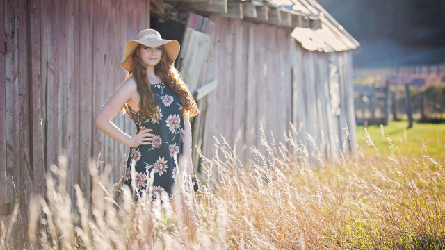 Woman hat barn portrait floral free wallpaper for desktop - medium preview image