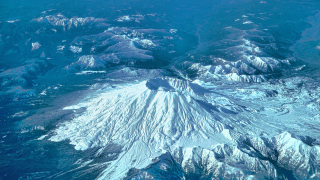 Mountain view tiltshift aerial ocean free wallpaper for desktop - medium preview image