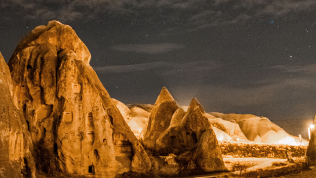 Desert night starry sky mountains free wallpaper for desktop - medium preview image