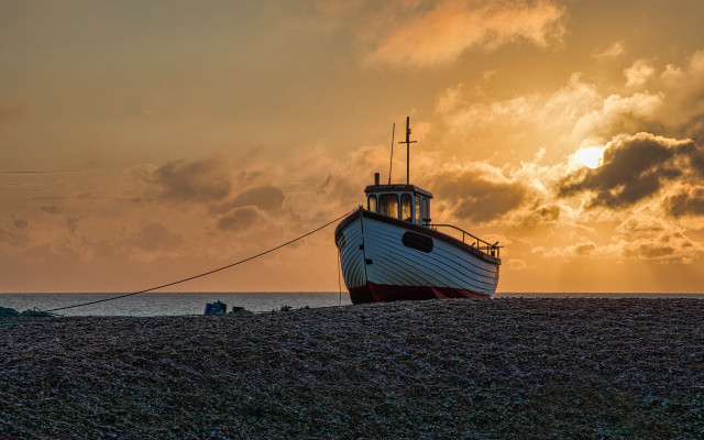 Beach boat cloudy sunset fishing free wallpaper for desktop - medium preview image