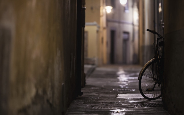 Narrow alleyway night bike tiltshift free wallpaper for desktop - medium preview image