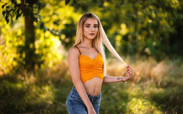 Woman yellow top woods baseball free wallpaper for desktop - medium preview image