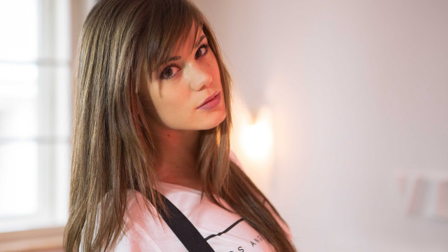 Serious portrait adrienn henczné deák free wallpaper for desktop - medium preview image