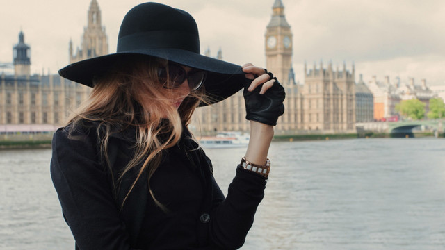 Woman hat sunglasses water clock free wallpaper for desktop - medium preview image