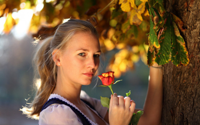 Woman flower tree portrait jewelry free wallpaper for desktop - medium preview image