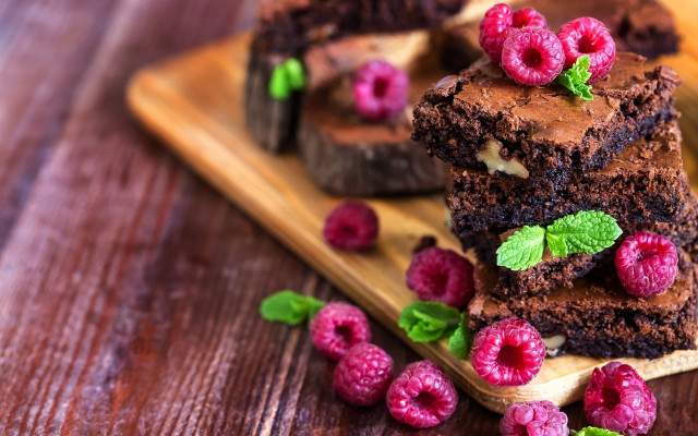 Wooden cutting board brownies raspberries free wallpaper for desktop - medium preview image