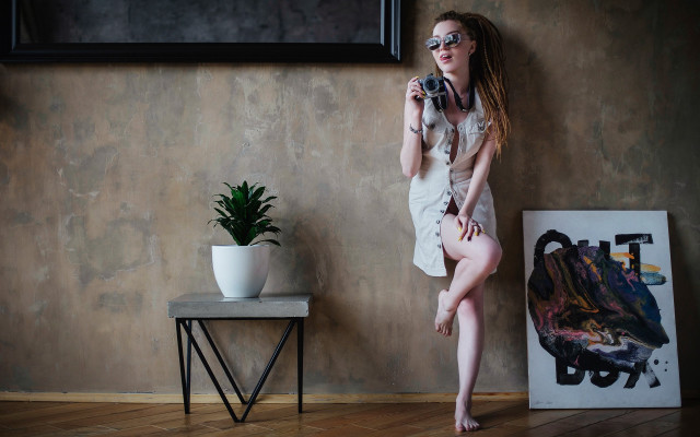 Woman dress sunglasses plant portrait free wallpaper for desktop - medium preview image