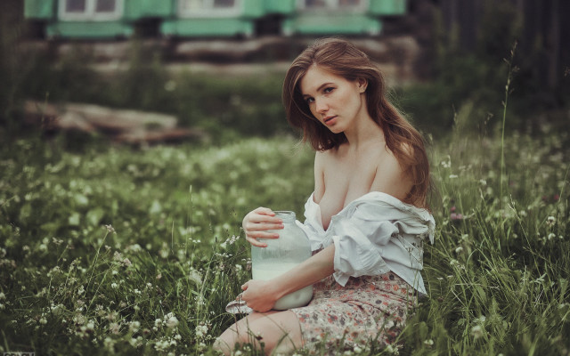 Woman field milk greenhouse blurry free wallpaper for desktop - medium preview image