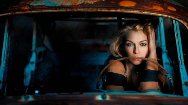 Woman back rusted car hand free wallpaper for desktop - medium preview image