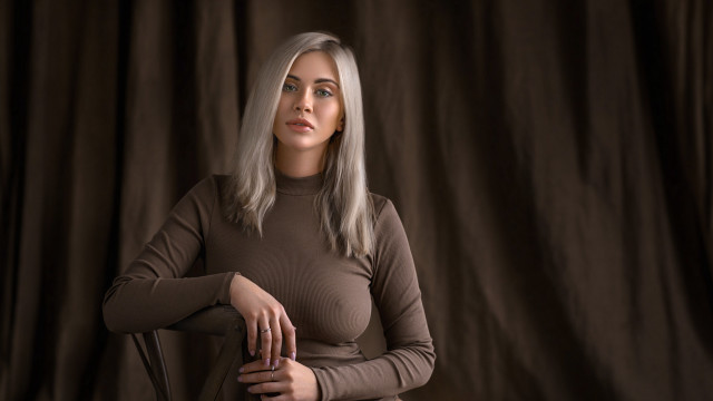 White haired woman brown shirt free wallpaper for desktop - medium preview image