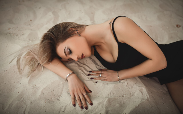 Woman bed closed eyes fashion free wallpaper for desktop - medium preview image