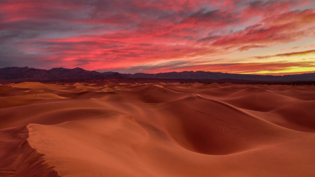 Desert sunset mountains clouds red free wallpaper for desktop - medium preview image