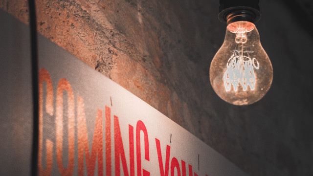 Lightbulb brickwall youngvox luminais anamorphic free wallpaper for desktop - medium preview image