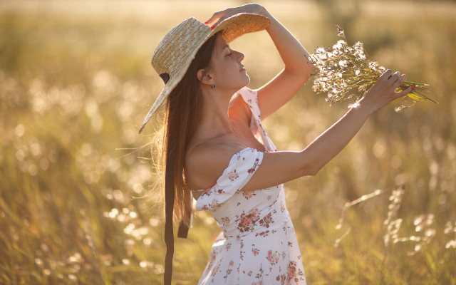 Woman hat flowers field sun free wallpaper for desktop - medium preview image