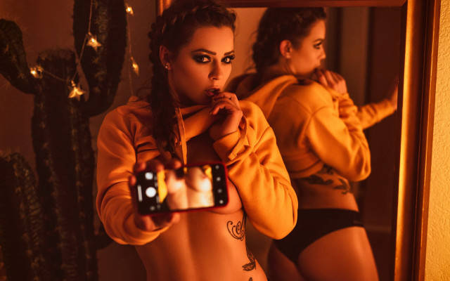 Selfie mirror cactus jewelry makeup free wallpaper for desktop - medium preview image