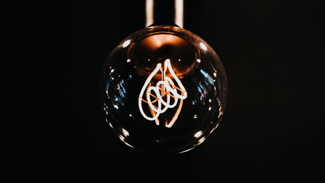 Light bulb planet 3d render free wallpaper for desktop - medium preview image